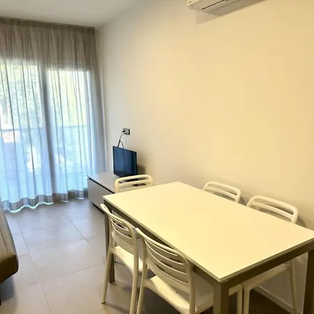 400m With Pool Apartment