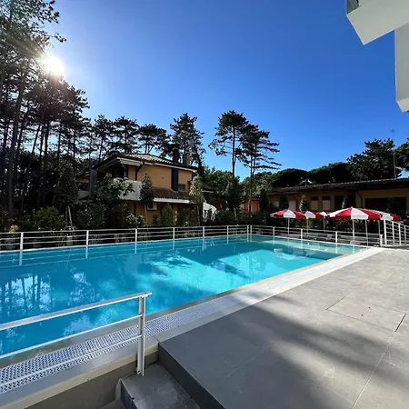 400m With Pool Apartment