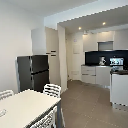 400m With Pool Apartment