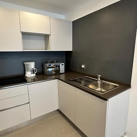 Apartment 400m With Pool *