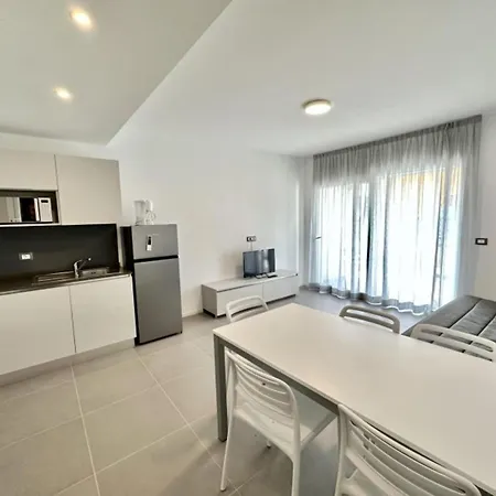 400m With Pool Apartment