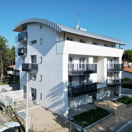 Apartment 400m With Pool